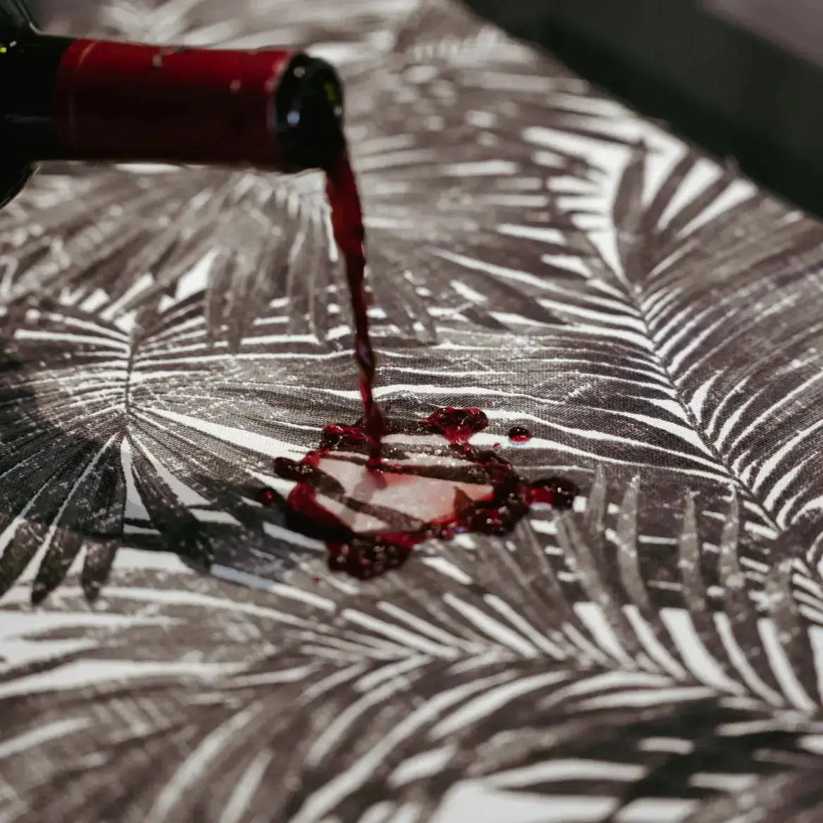 Mantel Palmera Negra | Antimanchas Casa Guapa