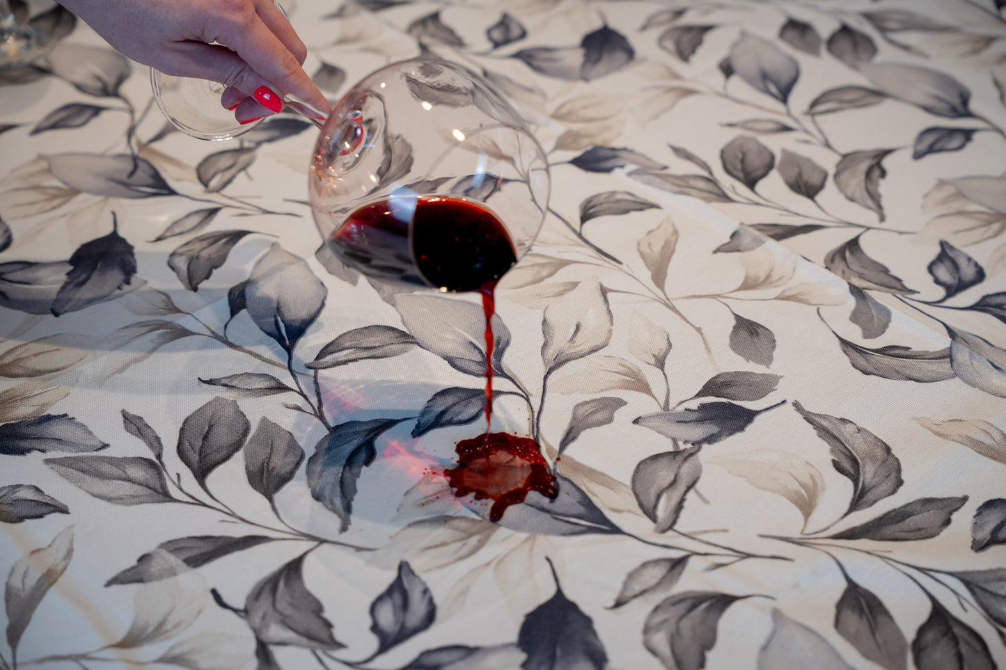 Camino de Mesa Reversible Palmera Negra & Hojas Blancas