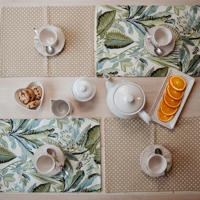 Set de Individuales Reversibles Hojas Verdes & Puntos Beige